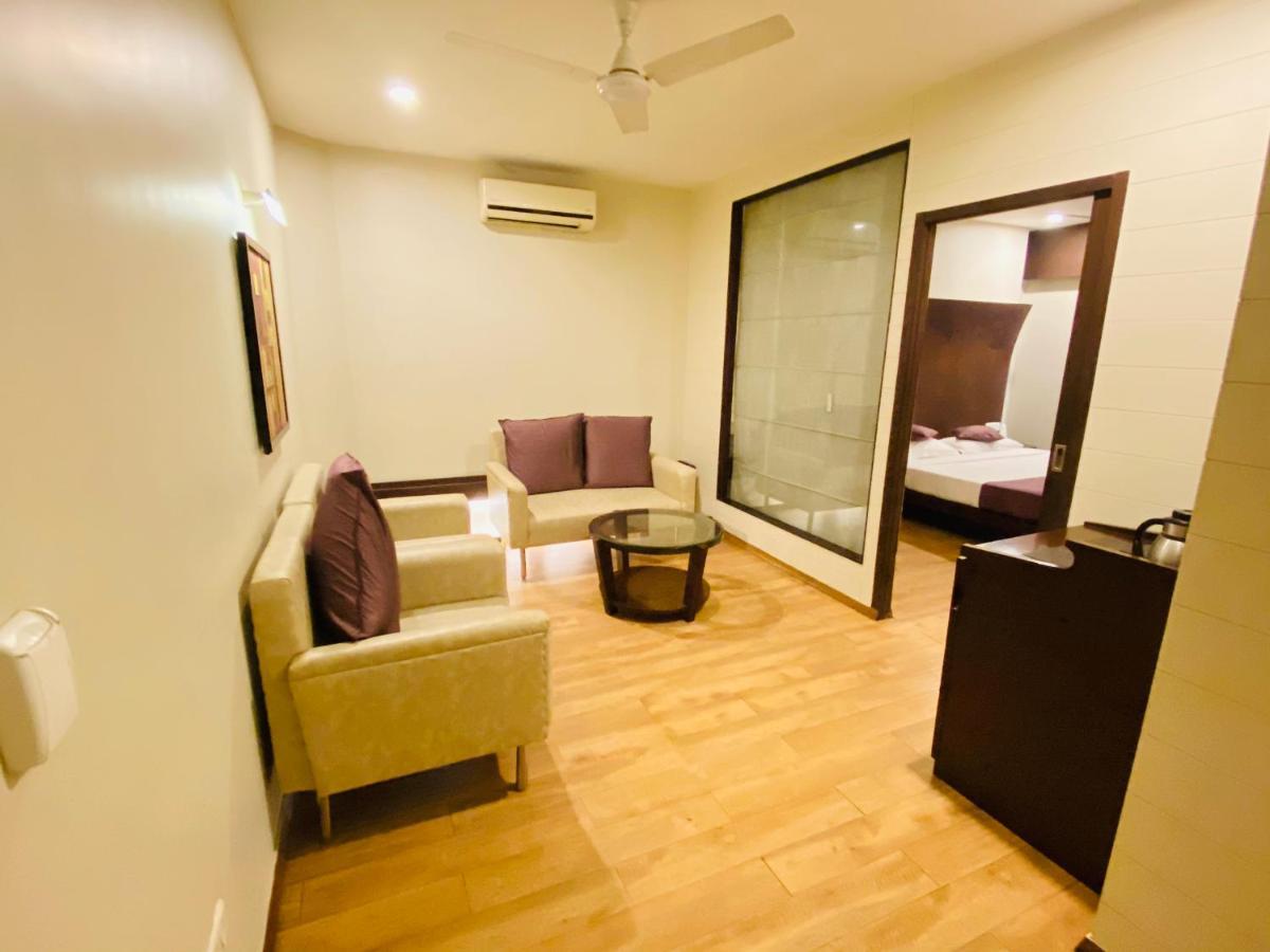 Hotel Saluja Residency à Siliguri Extérieur photo